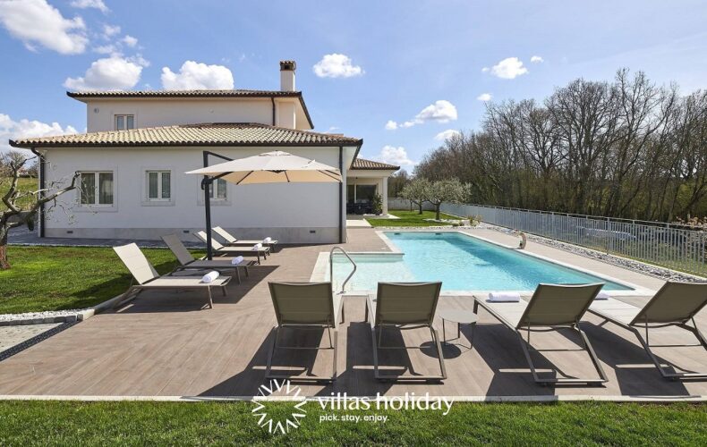 Charming villa with swimming pool jacuzzi and sauna in central Istria