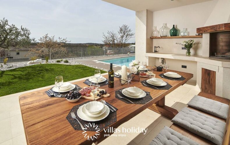 Outdoor dining area of Villa Grgo