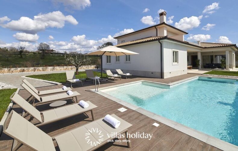 Charming villa with swimming pool jacuzzi and sauna in central Istria