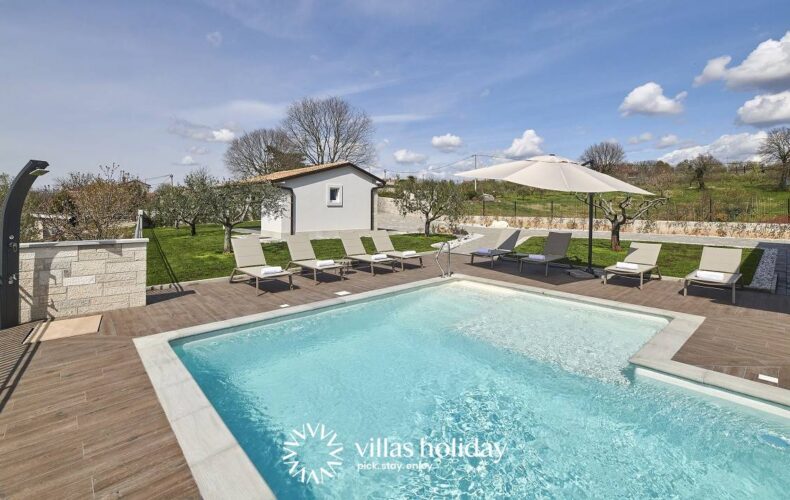 Charming villa with swimming pool jacuzzi and sauna in central Istria