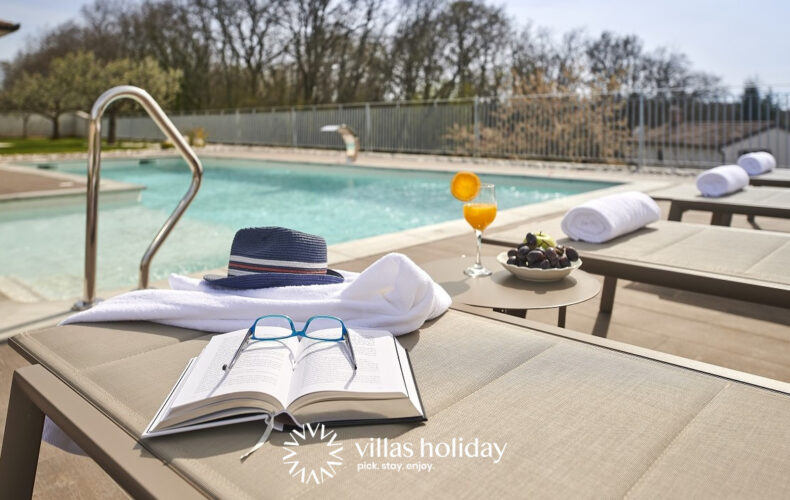 Swimming pool and sundeck of Villa Grgo