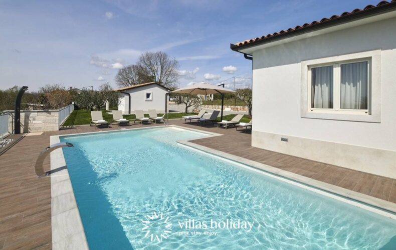 Charming villa with swimming pool jacuzzi and sauna in central Istria