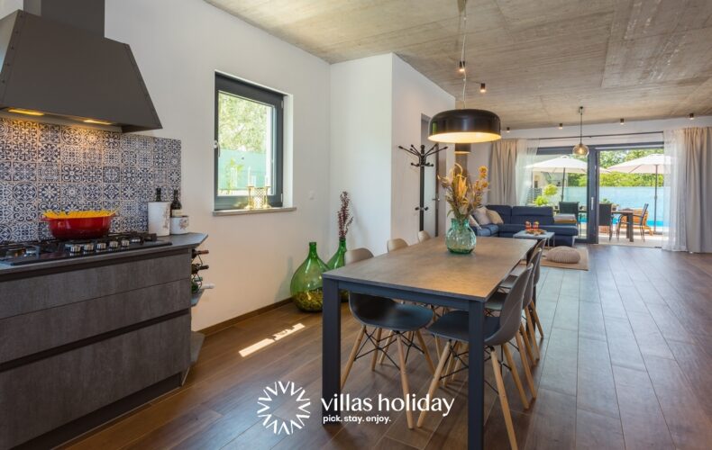 Spacious dining area of Villa Leonardo