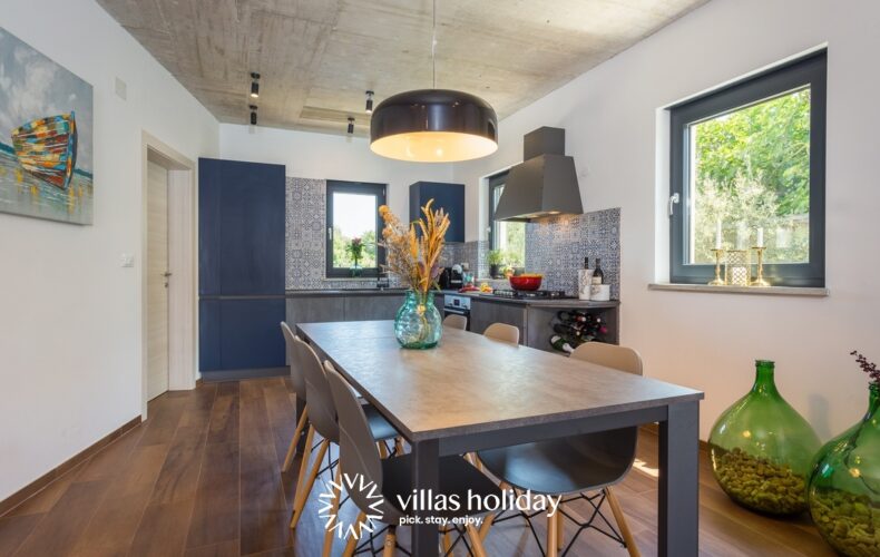 Spacious kitchen and dining area of Villa Leonardo