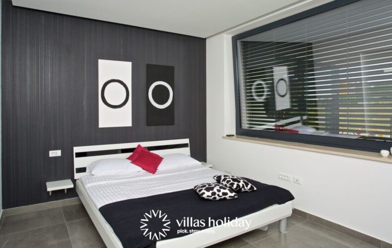 Modern bedroom of Villa Aria