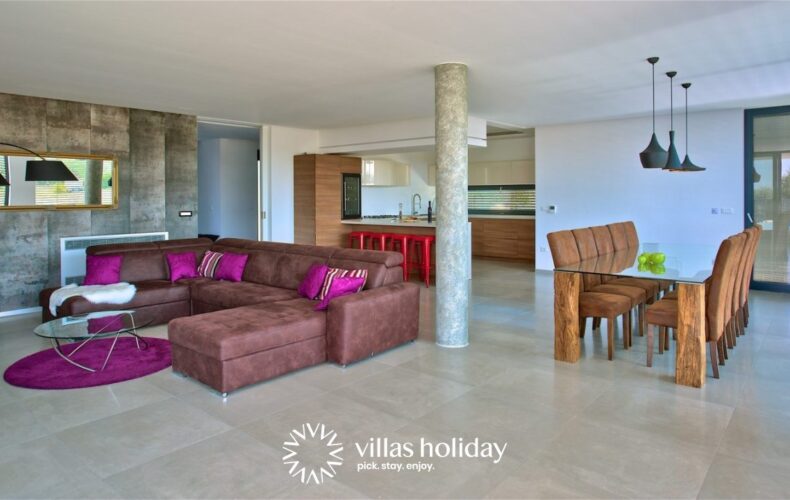 Spacious living room and dining area of Villa Aria