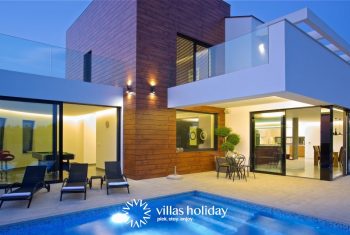 Eco-friendly Villa Aria with a pool and a party room