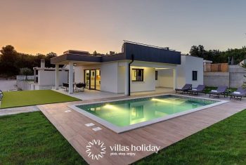 Stylish Villa La Bella with a pool and a jacuzzi
