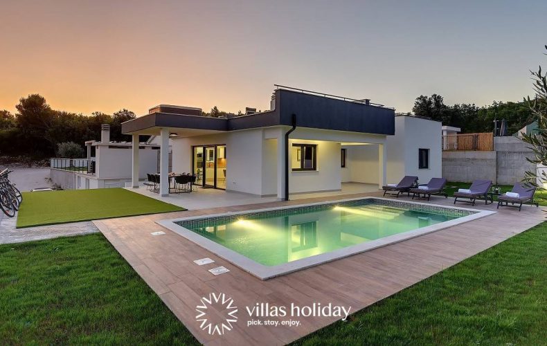 Stylish Villa La Bella with a pool and a jacuzzi