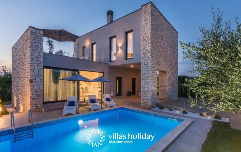 Beautiful Villa Selest with an outdoor pool