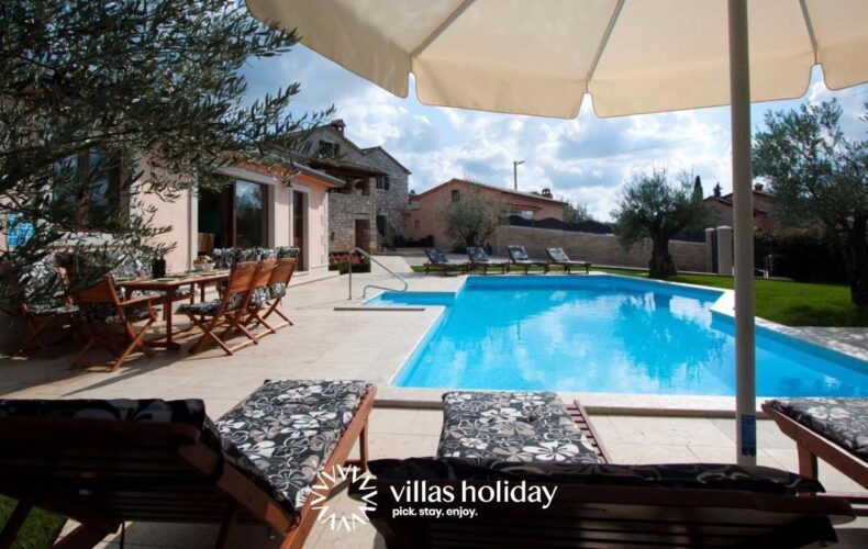 Rustic villa with swimming pool and jacuzzi in central Istria