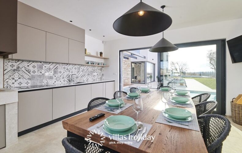 Second kitchen and dining area of Villa Ansi