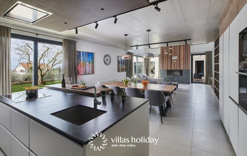 Kitchen and dining area of Villa Ansi