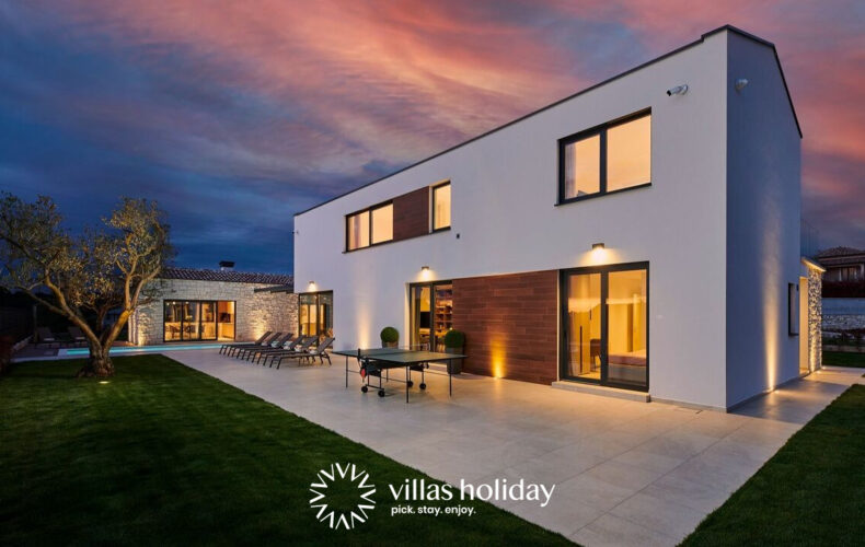 Spacious courtyard of Villa Ansi