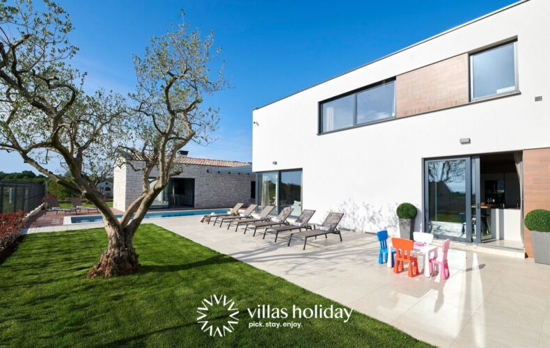 Spacious courtyard of Villa Ansi