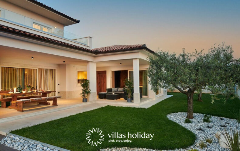 Outdoor dining area and courtyard of Villa Grgo