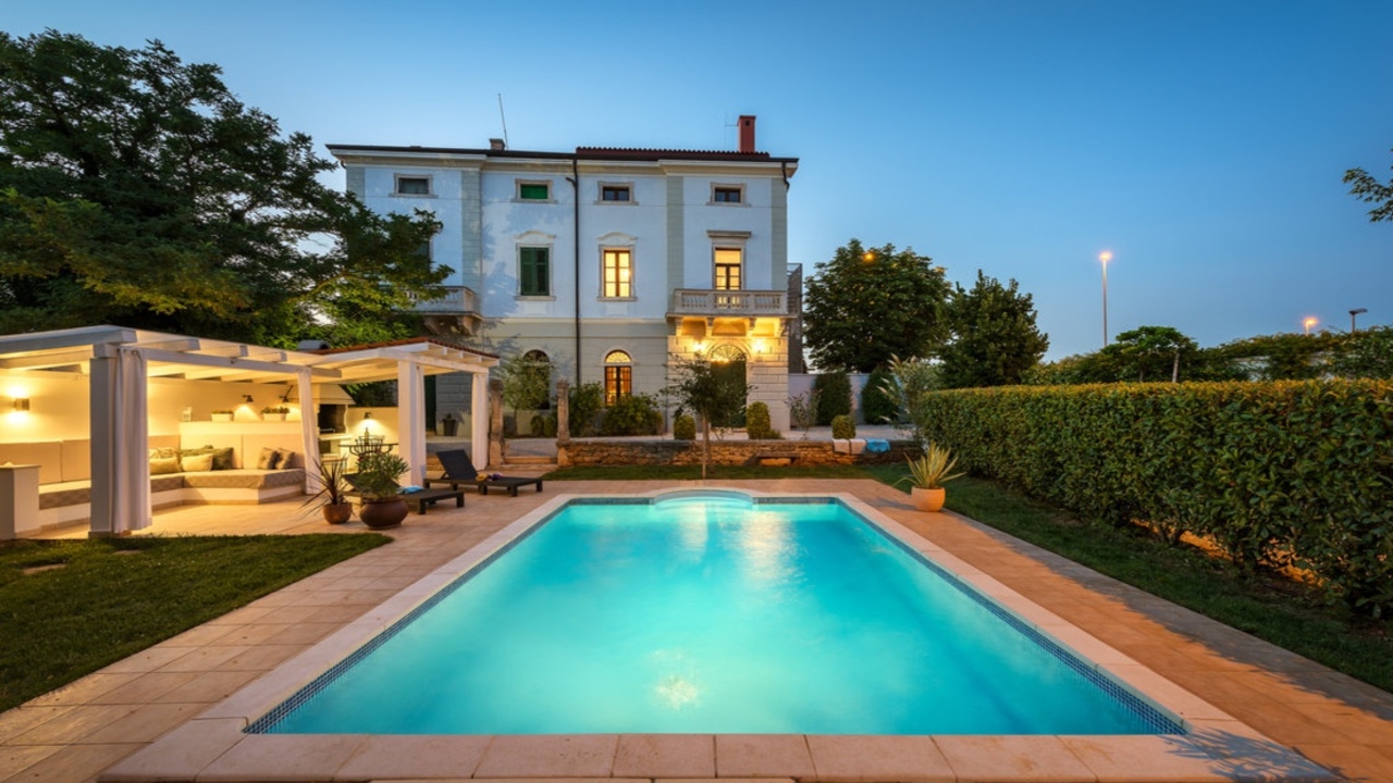 Historical Villa Vigneri with a large garden and a pool