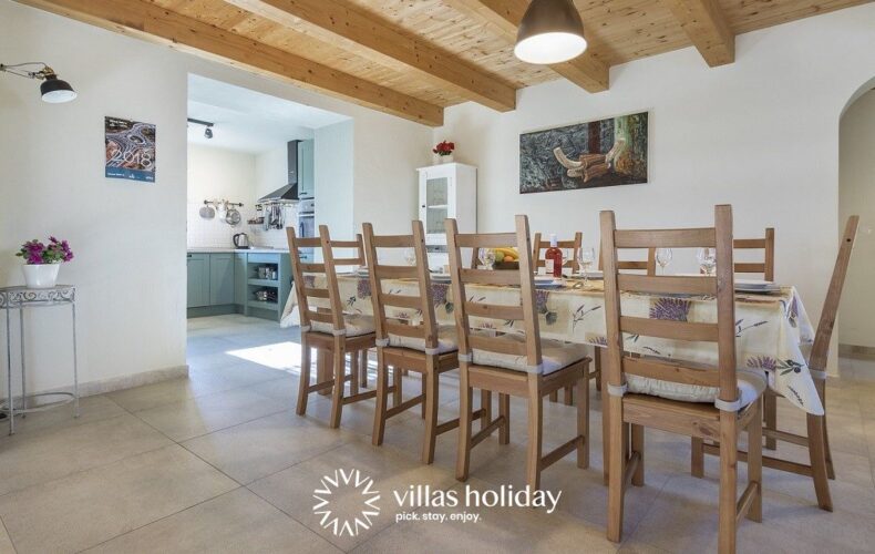 Rustic dining area of Villa Ive