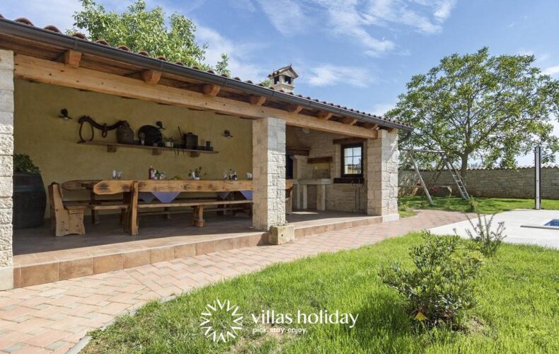 Outdoor dining area of Villa Ive