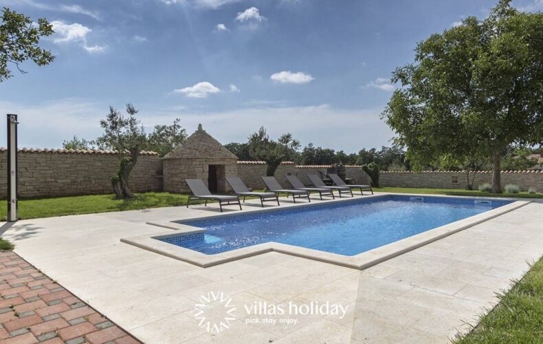 Spacious swimming pool of Villa Ive