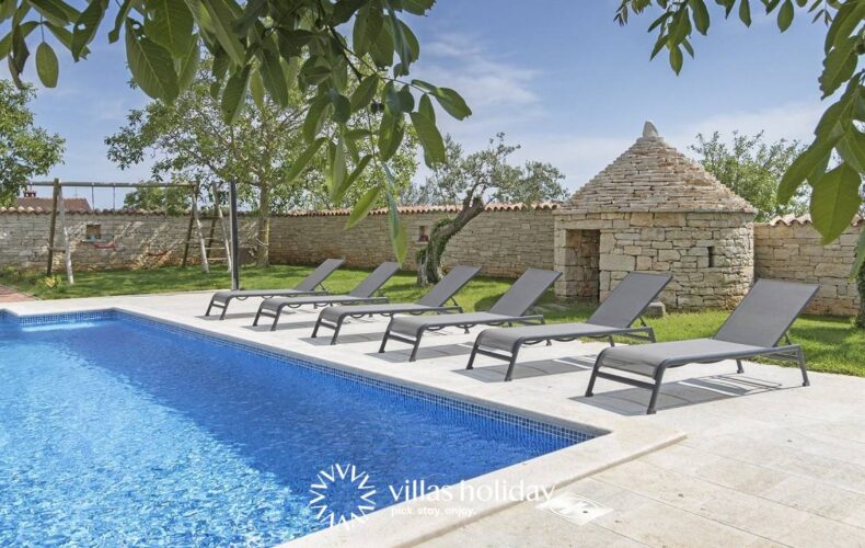 Spacious swimming pool and sundeck of Villa Ive