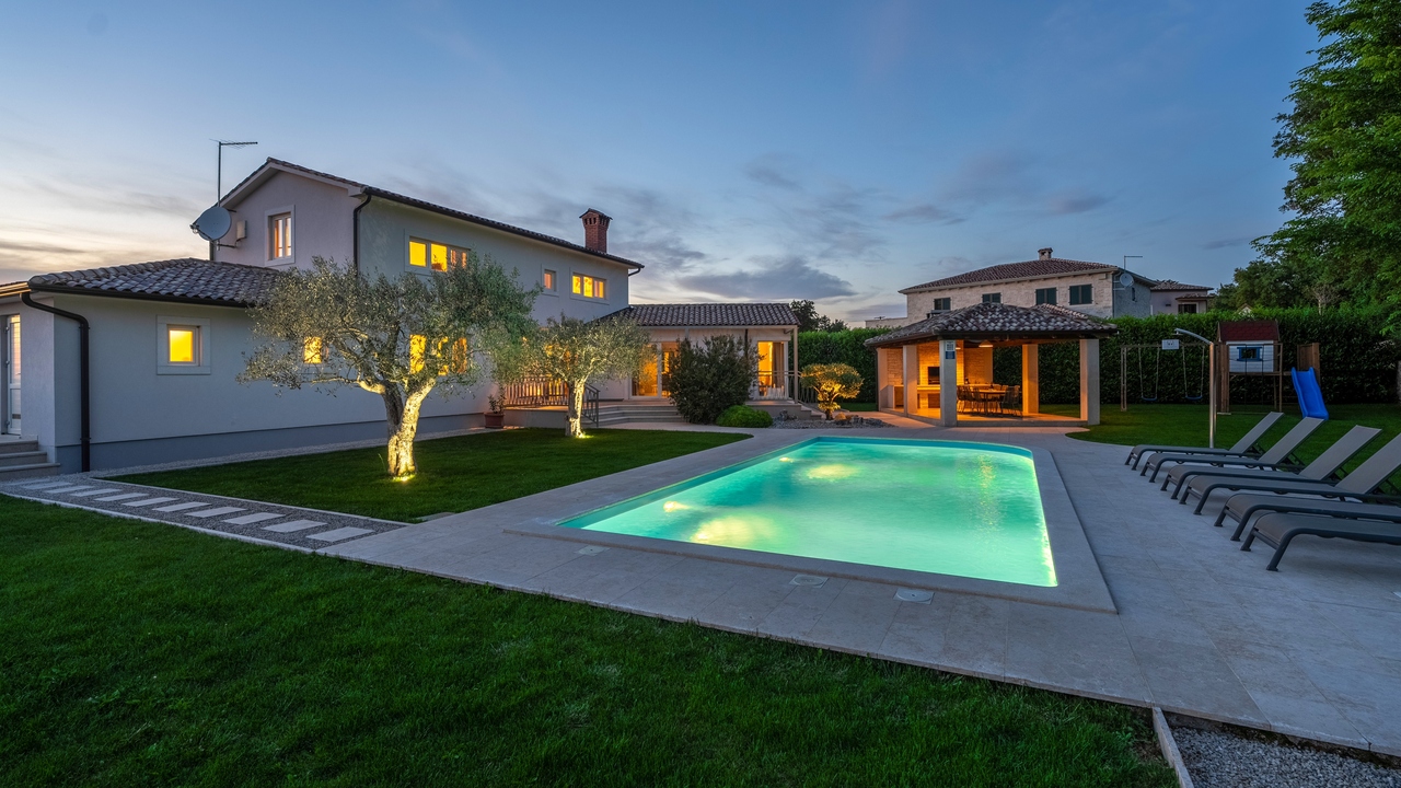 Lovely Villa Gemini with a swimming pool