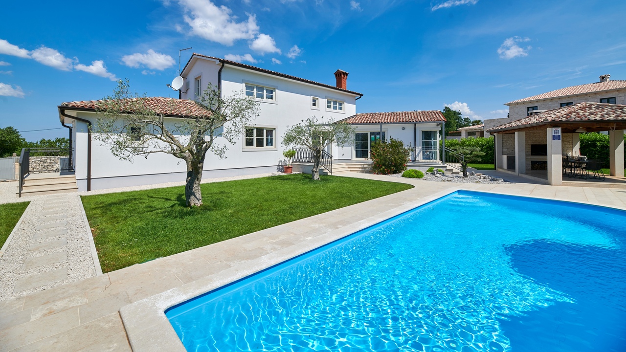 Lovely Villa Gemini with a swimming pool