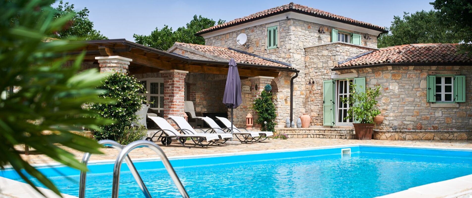 Authentic Villa Karim with a pool and a spacious garden
