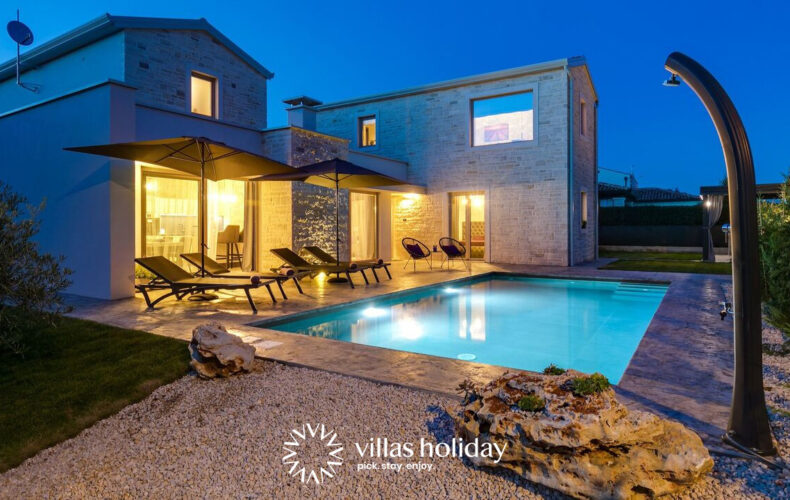 Lovely villa with swimming pool and sauna in coastal Istria