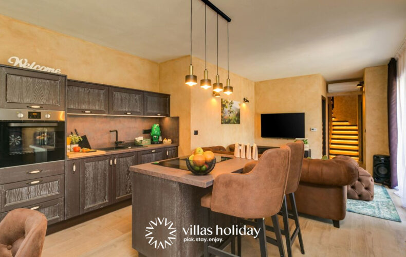 Kitchen and kitchen island of Villa Maslina