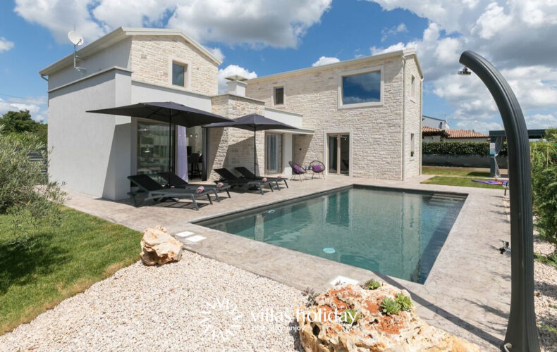 Lovely villa with swimming pool and sauna in coastal Istria