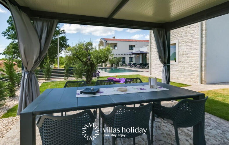 Outdoor dining area of Villa Lavanda