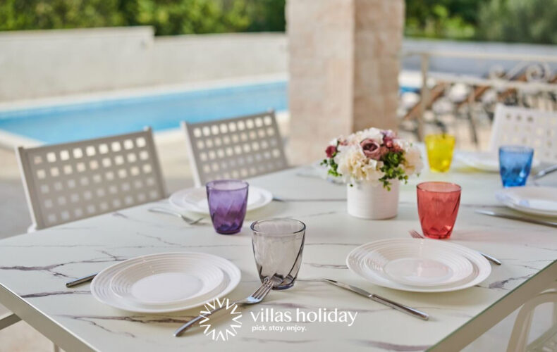 Outdoor dining area of Villa Leon