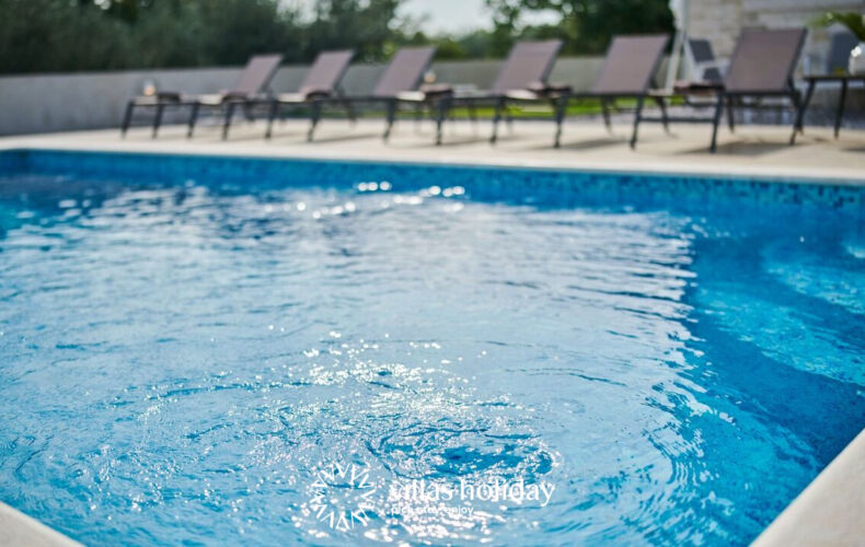 Swimming pool of Villa Leon