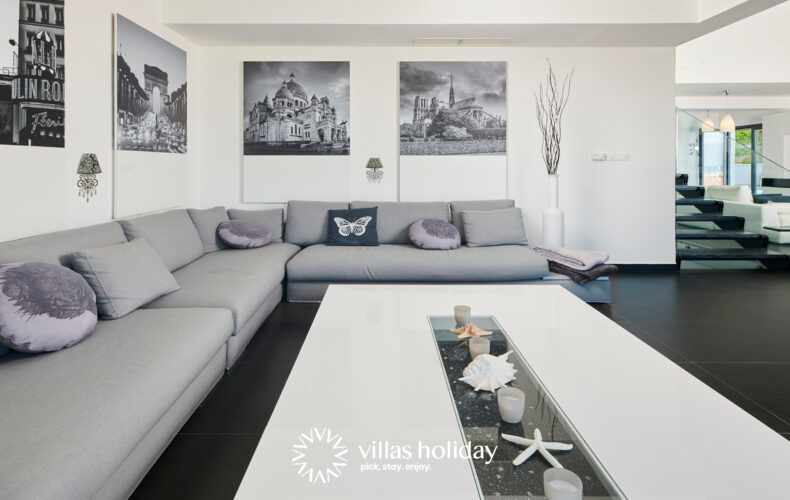 Spacious lounge area of Villa Blue Ocean