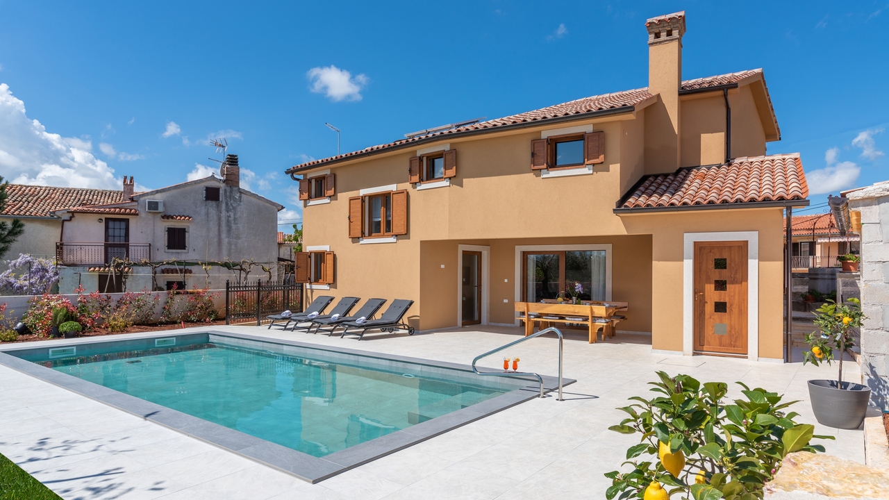 Beautiful Villa Vias Oliveti with pool