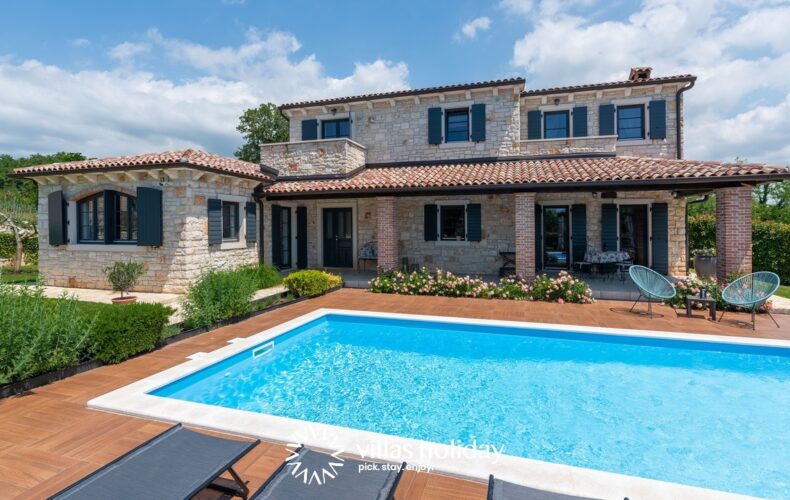 Rustic villa with swimming pool in central Istria