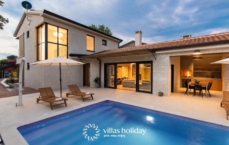 Modern villa with heated swimming pool, jacuzzi and sauna in coastal Istria