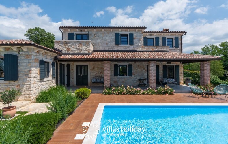 Rustic villa with swimming pool in central Istria