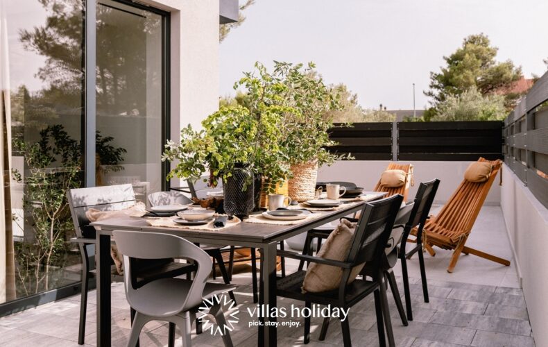 Outdoor dining area of Villa Domina