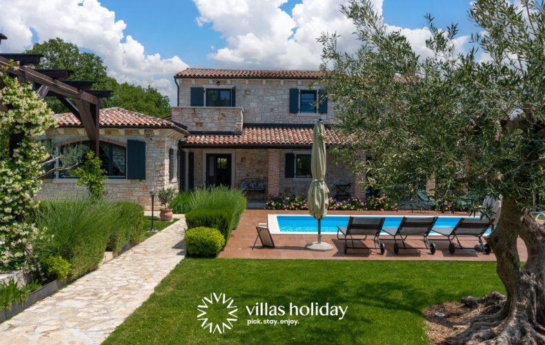 Rustic villa with swimming pool in central Istria