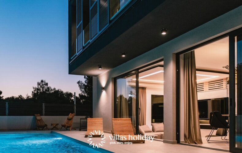 Luxurious villa with swimming pool, jacuzzi and sauna in Dalmatia