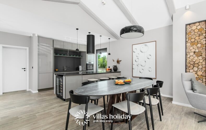 Kitchen and dining area of Villa Ursaria