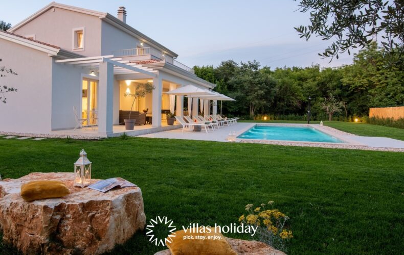 Lovely villa with swimming pool in coastal Istria