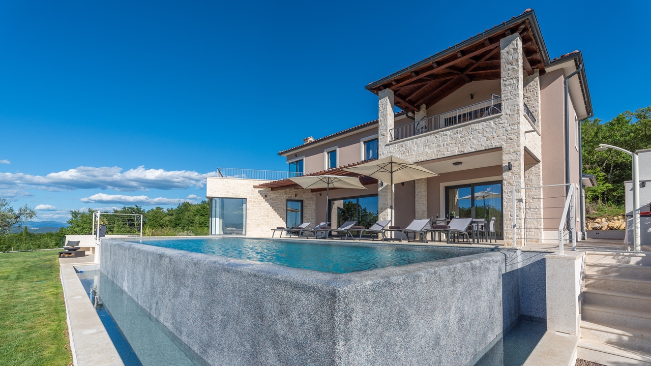 Charmante Villa Faloniga mit Infinity-Pool