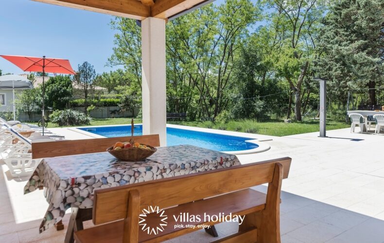 Outdoor dining area of Villa Ana