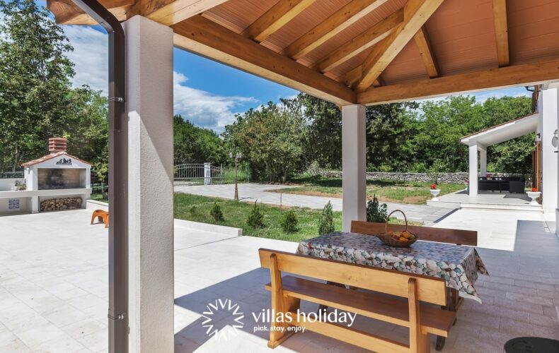 Outdoor dining area of Villa Ana