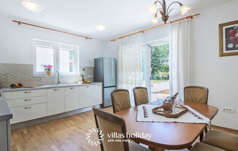 Main kitchen and dining area of Villa Ana