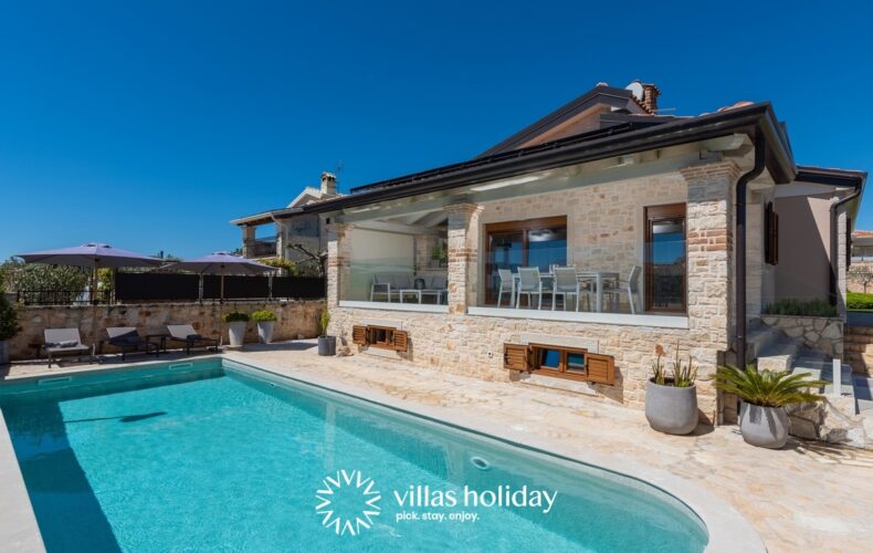 Charming villa with heated swimming pool and infrared sauna in coastal Istria