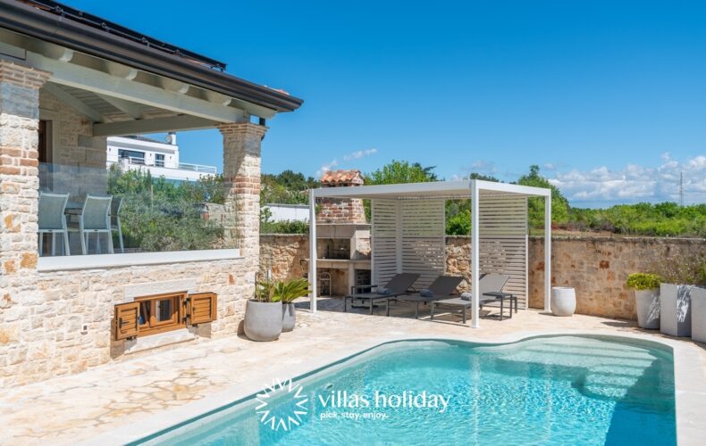 Charming villa with heated swimming pool and infrared sauna in coastal Istria